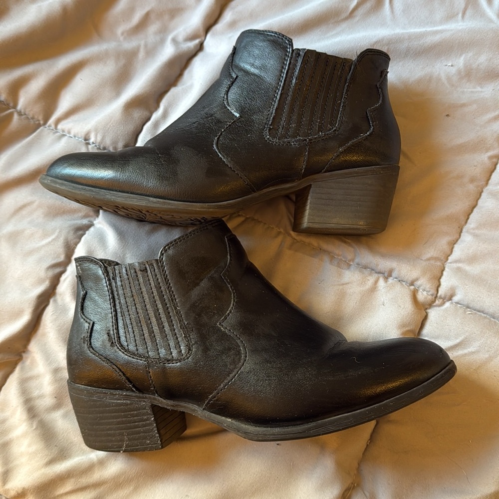 Booties - Picture 3 of 6